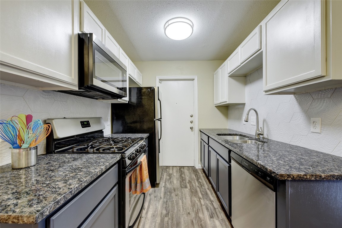 401 Blackson Avenue, Unit A Austin, TX 78752 - Photo 23 of 29 Virtually Staged