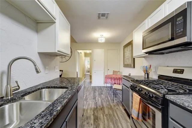 $1,900 | 401 Blackson Avenue, Unit A, Austin, TX 78752