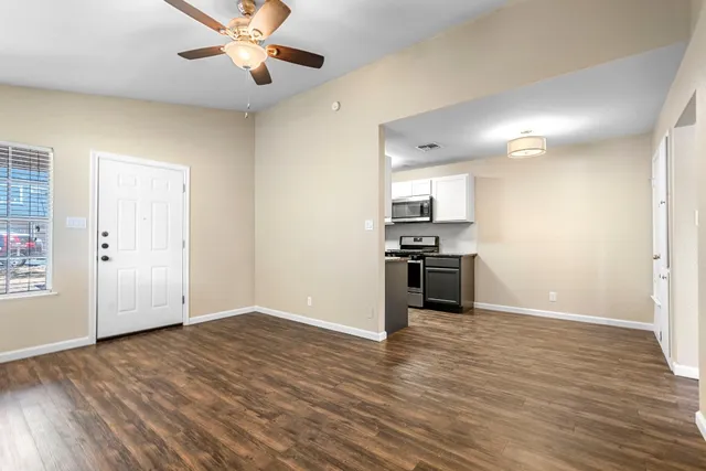 $1,900 | 401 Blackson Avenue, Unit A, Austin, TX 78752