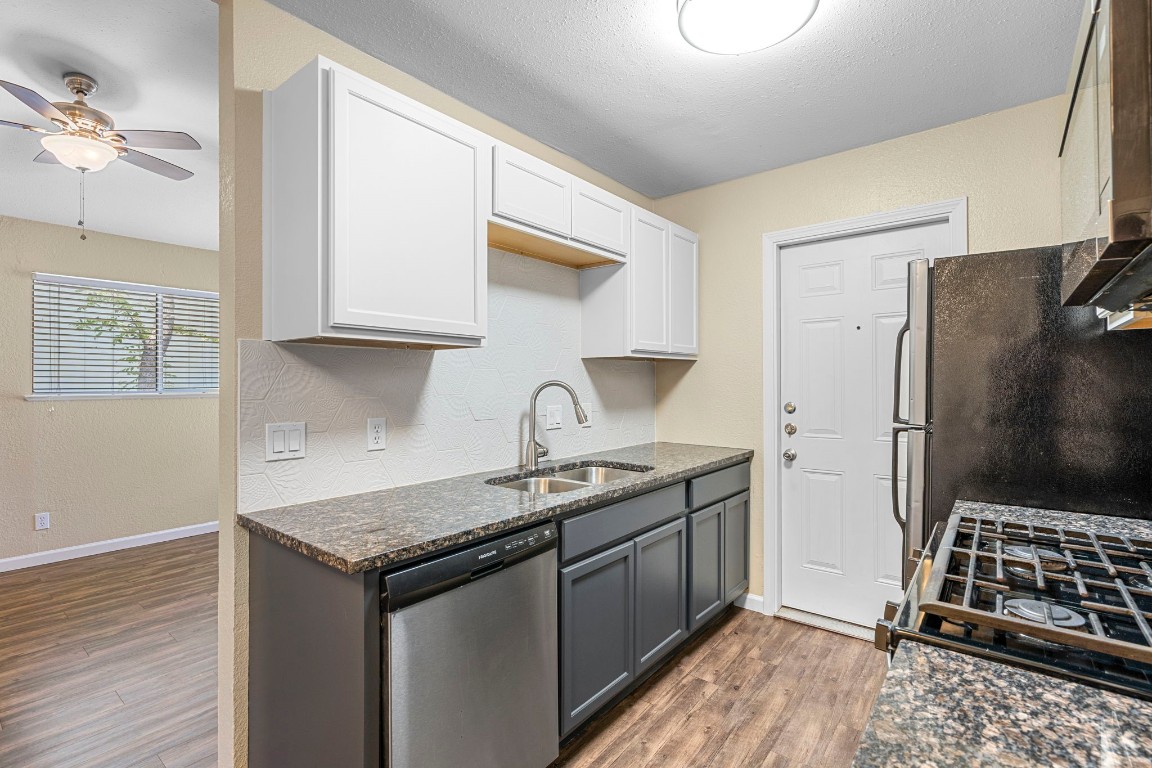 401 Blackson Avenue, Unit A Austin, TX 78752 - Photo 8 of 29 Kitchen has easy access from the garage, perfect for bringing in the groceries.