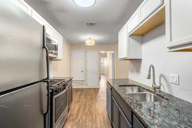 $1,900 | 401 Blackson Avenue, Unit A, Austin, TX 78752