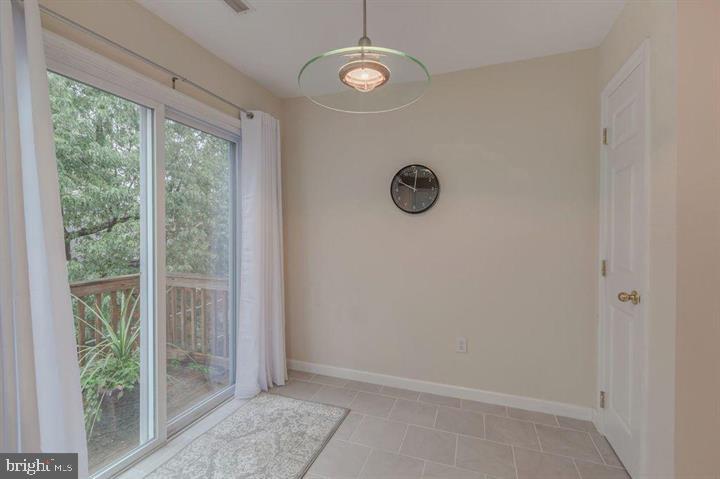 1618 South Taylor Street Arlington, VA 22204 - Photo 12 of 22 a view of a livingroom with a large window