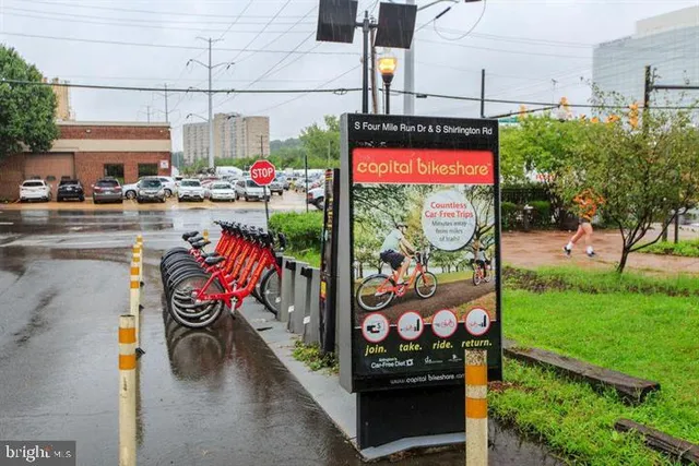 a view of an outdoor space