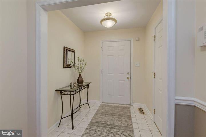 1618 South Taylor Street Arlington, VA 22204 - Photo 2 of 22 a view of a hallway with a elevator
