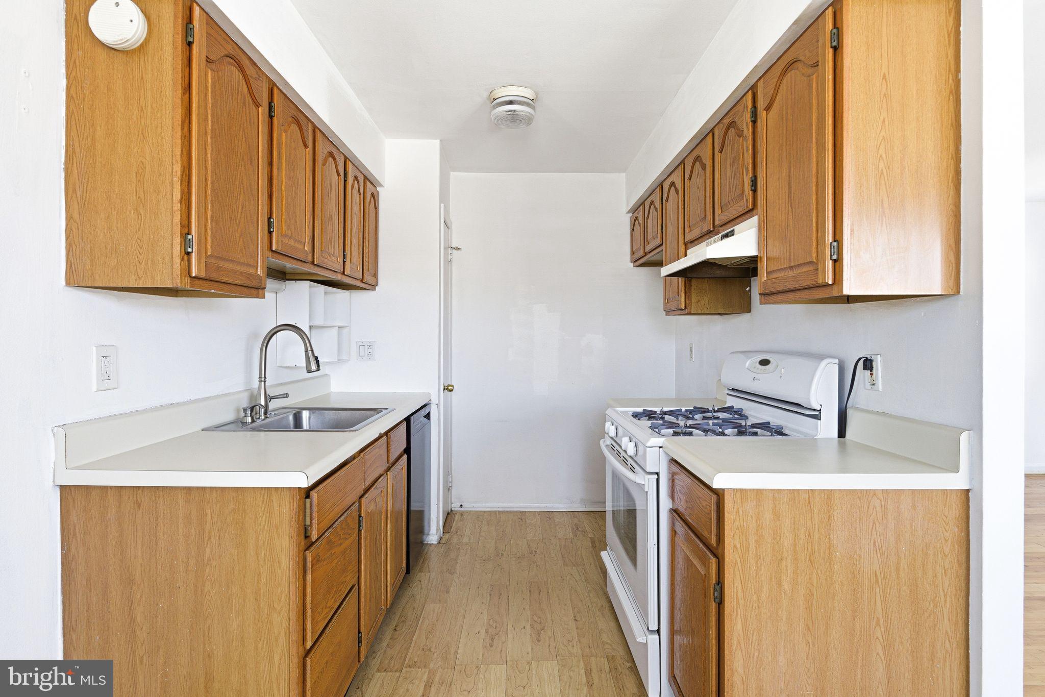 10751 East Keswick Road Philadelphia, PA 19154 - Photo 4 of 30 Kitchen (Unit 1)