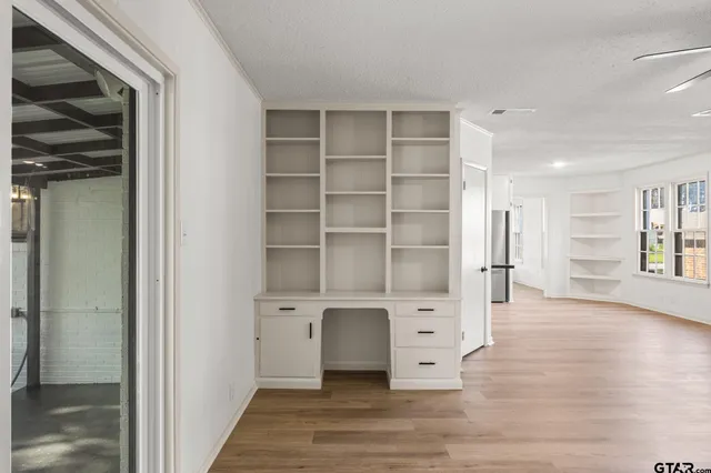 a view of a livingroom with wooden floor and closet