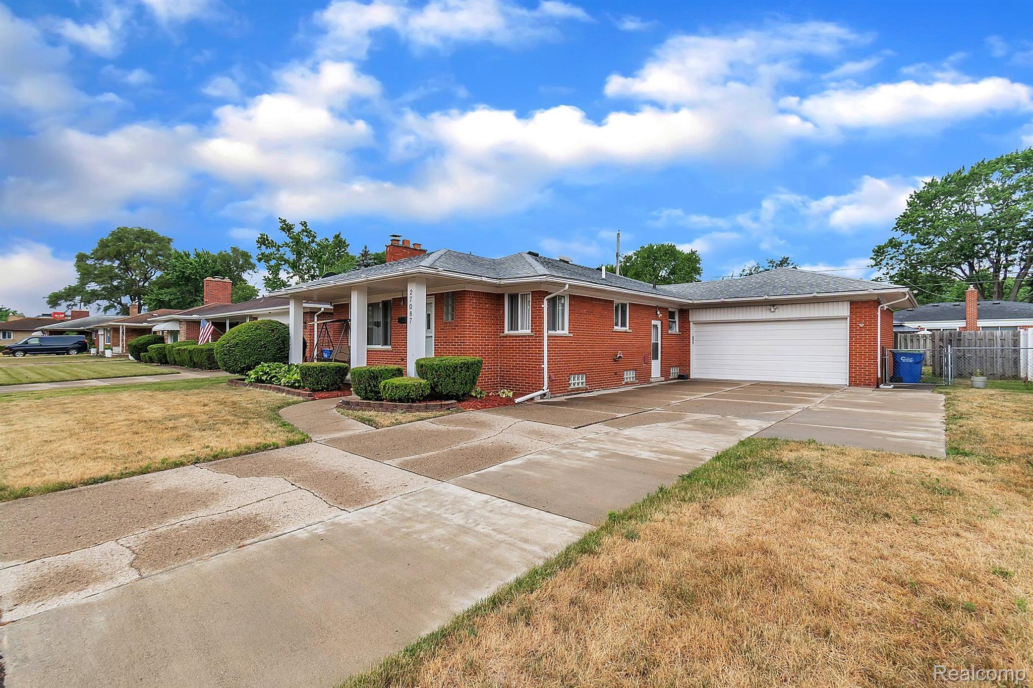 27087 Jean Road Warren, MI 48093 - Photo 3 of 36 Gallery Image 3