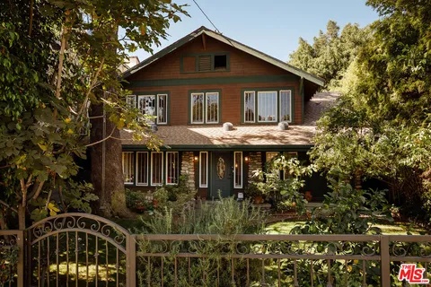 $2,695,000 | 2111 North Beachwood Drive, Los Angeles, CA 90068