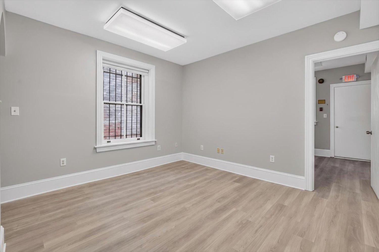 705 8th Street Southeast, Unit 100 Washington, DC 20003 - Photo 7 of 16 Bright & Airy Reception/Office/Workspace