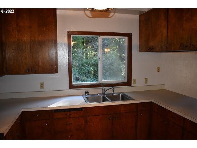 604 Thorton Oar Lane Reedsport, OR 97467 - Photo 15 of 32 a bathroom with a sink and a large mirror