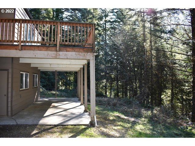 604 Thorton Oar Lane Reedsport, OR 97467 - Photo 7 of 32 a view of backyard of the house