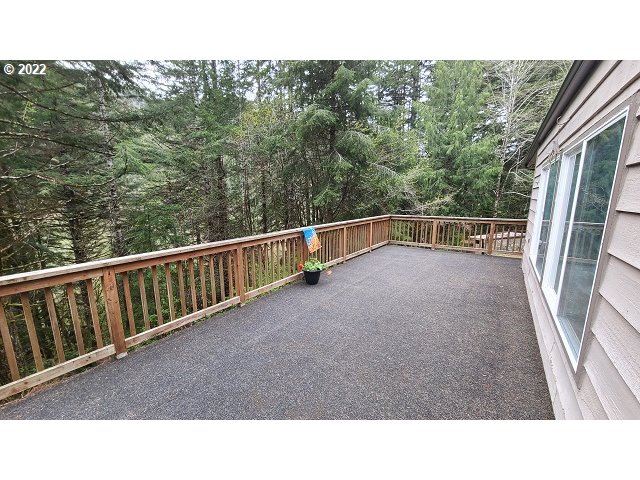 604 Thorton Oar Lane Reedsport, OR 97467 - Photo 9 of 32 a view of a terrace