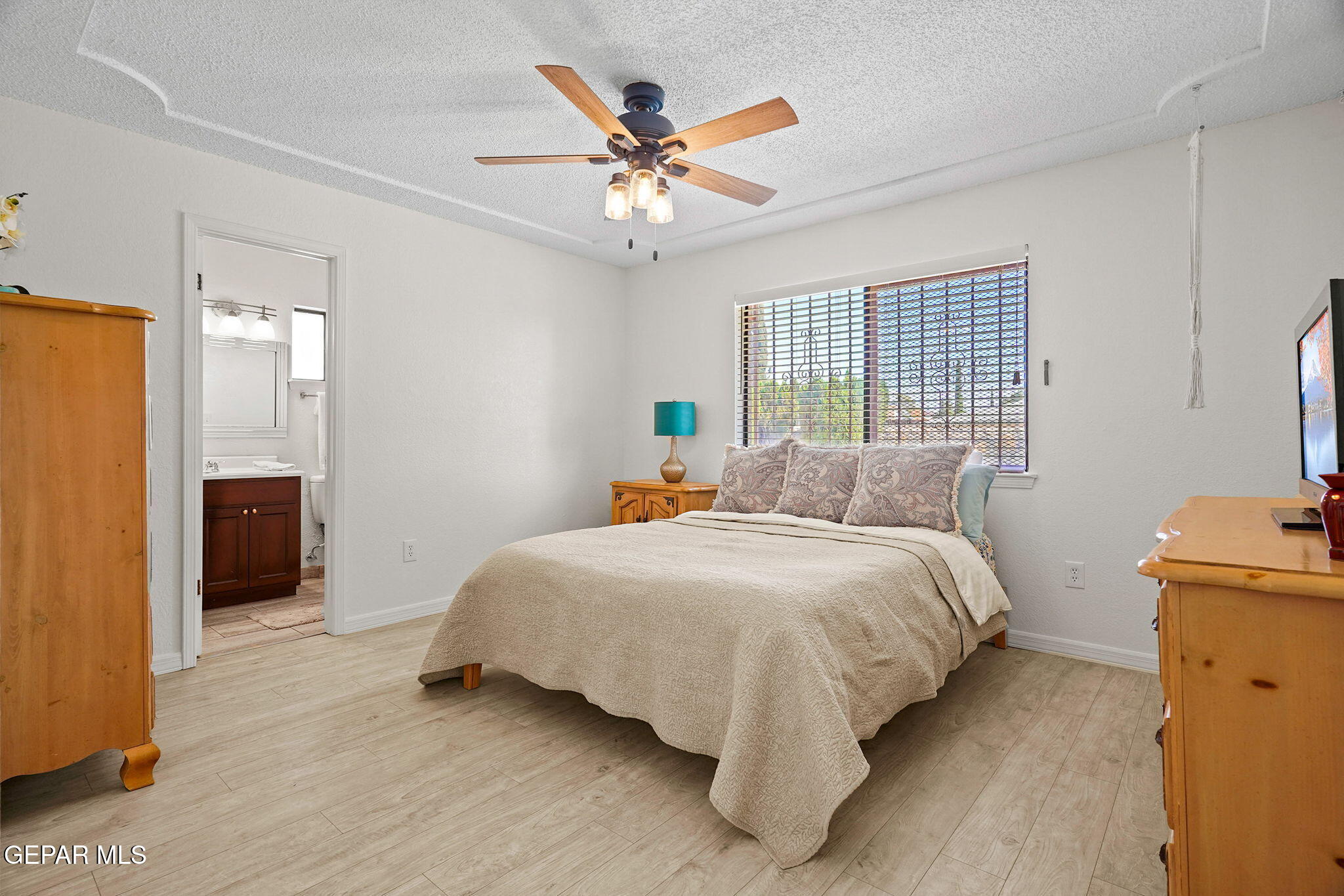 11230 Red Hawk Lane El Paso, TX 79936 - Photo 15 of 40 26-web-or-mls-DSC05688