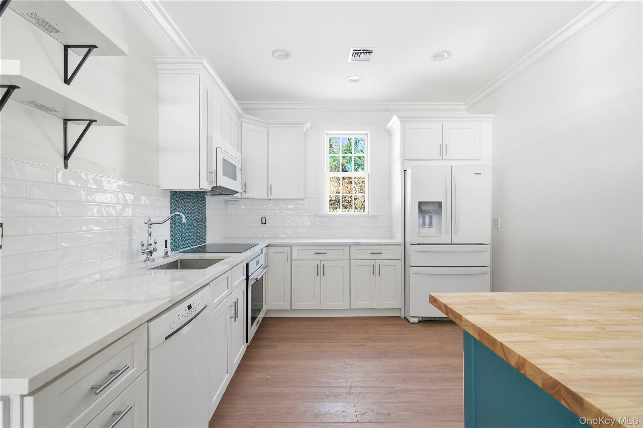 75 Centerport Road Greenlawn, NY 11740 - Photo 40 of 47