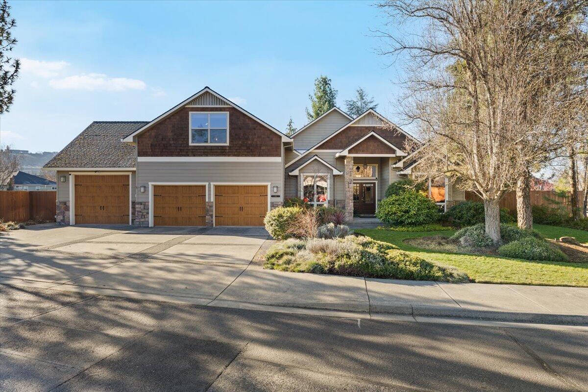 1104 Pumpkin Ridge Eagle Point, OR 97524 - Photo 2 of 15 02-CI_9254
