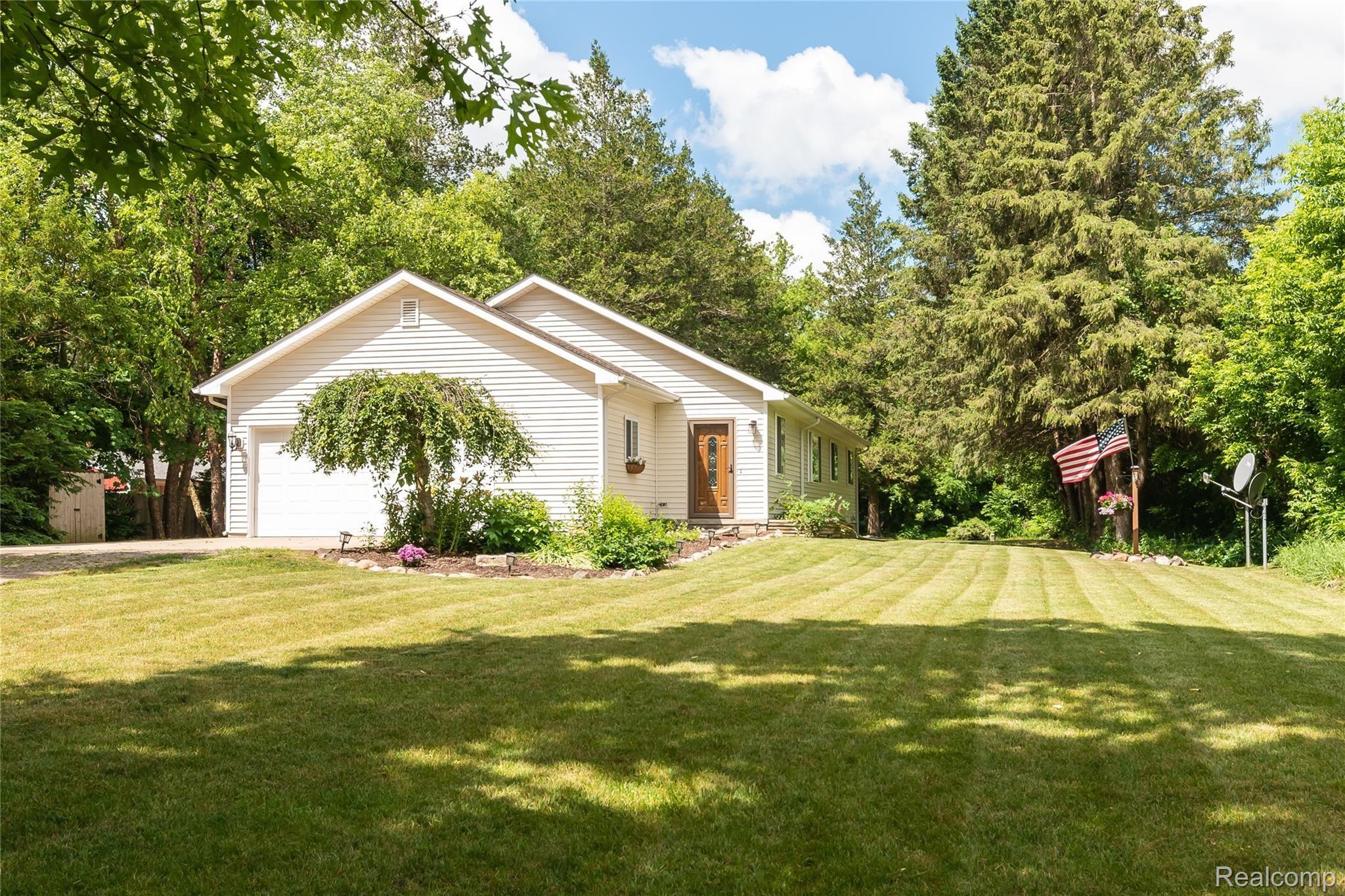 5105 Fish Lake Road Highland, MI 48357 - Photo 32 of 32 Out Front Yard c.jpg