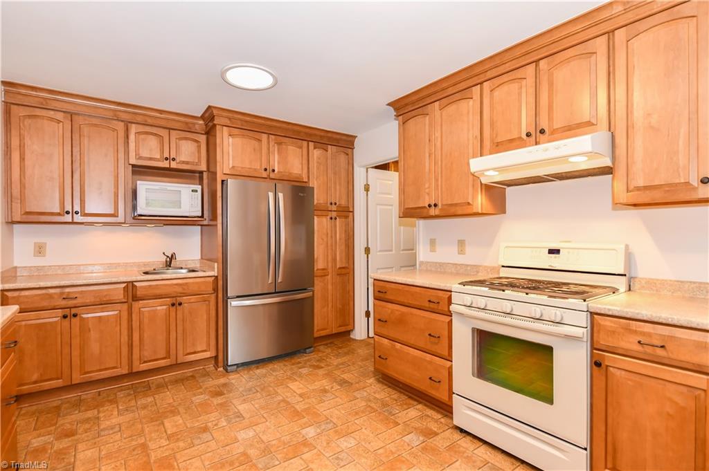 3608 Gramercy Road Greensboro, NC 27410 - Photo 8 of 30 Gallery Image 8