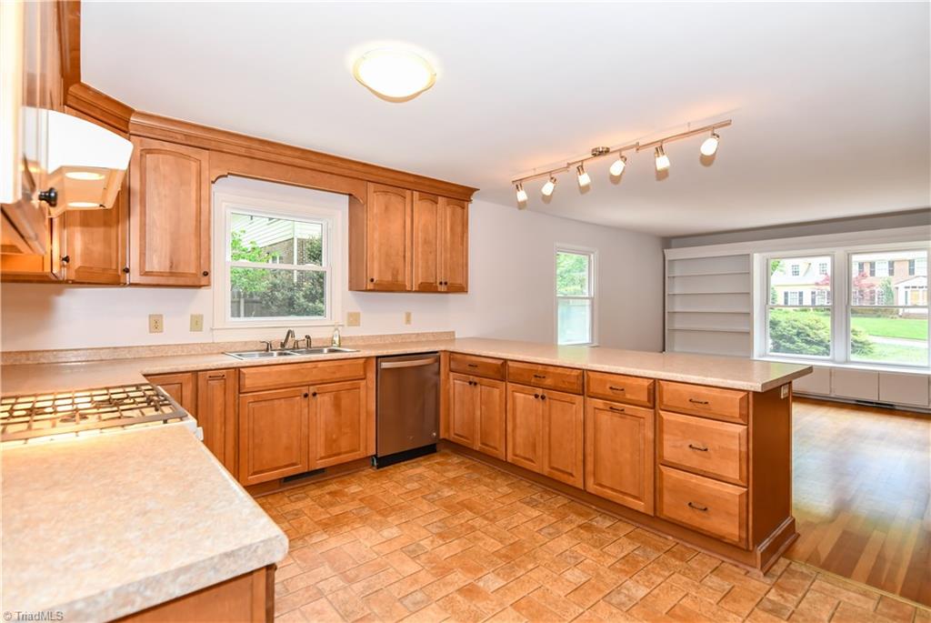 3608 Gramercy Road Greensboro, NC 27410 - Photo 9 of 30 Gallery Image 9