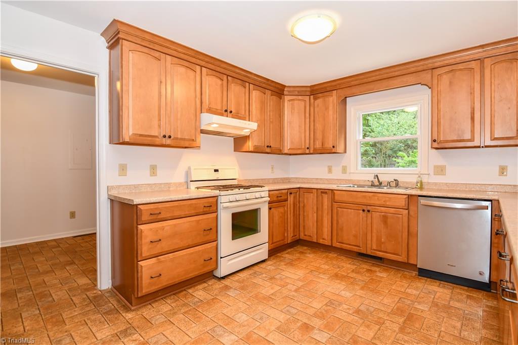 3608 Gramercy Road Greensboro, NC 27410 - Photo 10 of 30 Gallery Image 10