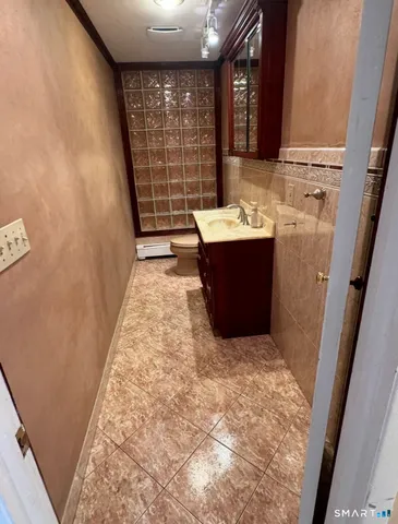 $5,000 | 131 Old Elm Road, Fairfield, CT 06825