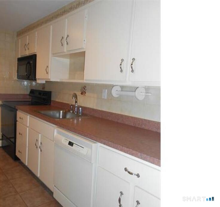 131 Old Elm Road Fairfield, CT 06825 - Photo 8 of 21