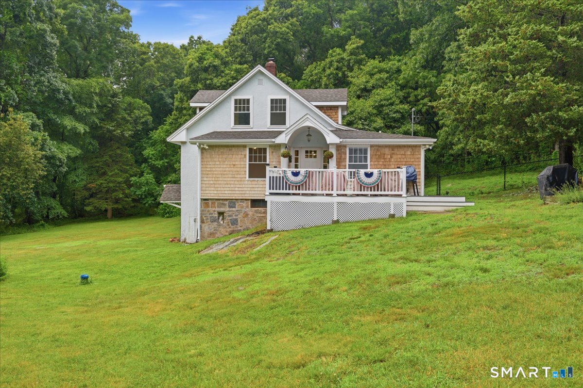 82 Old Post Road Clinton, CT 06413 - Photo 2 of 40