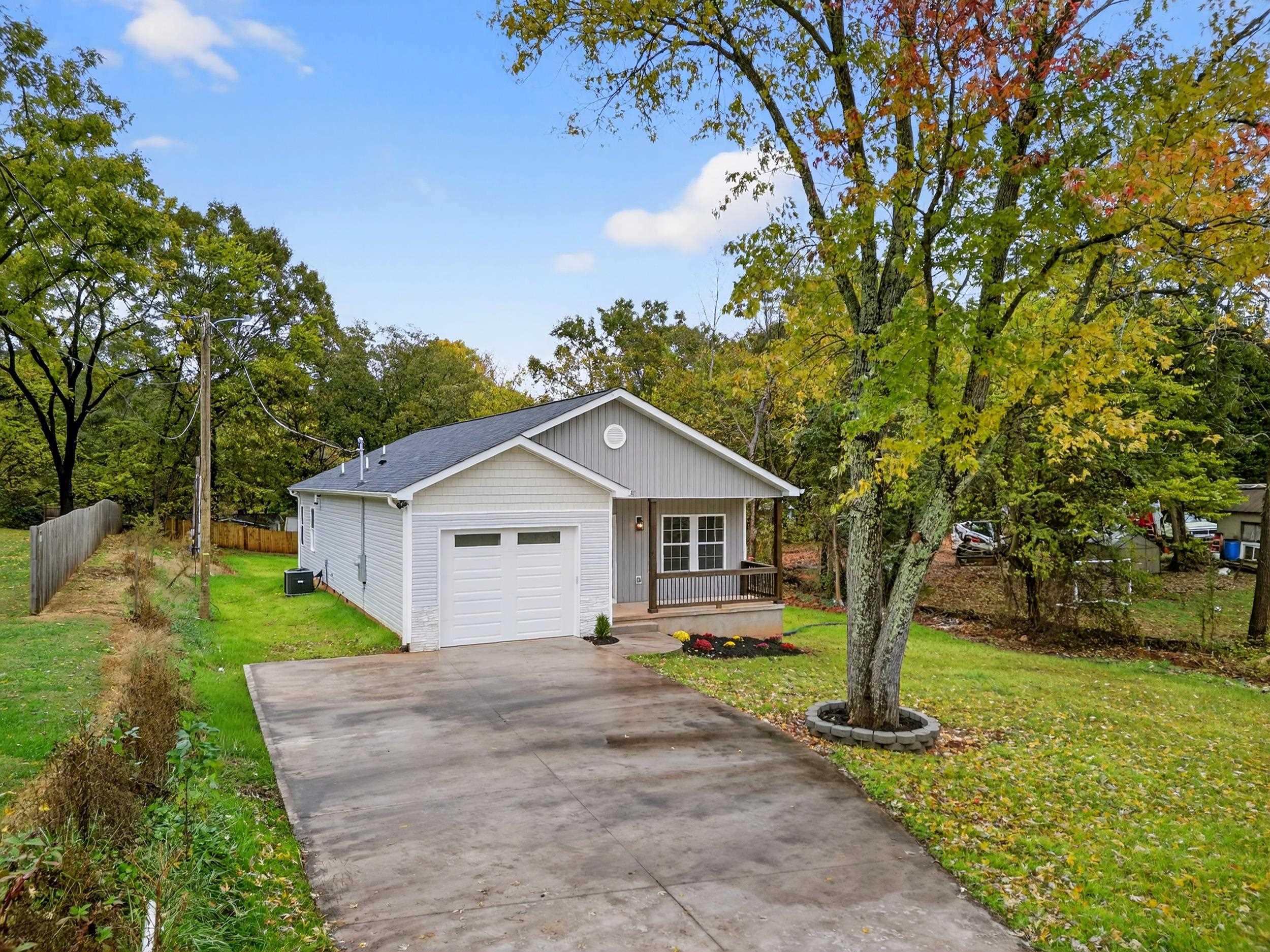 519 South Shamrock Avenue Landrum, SC 29356 - Photo 3 of 30