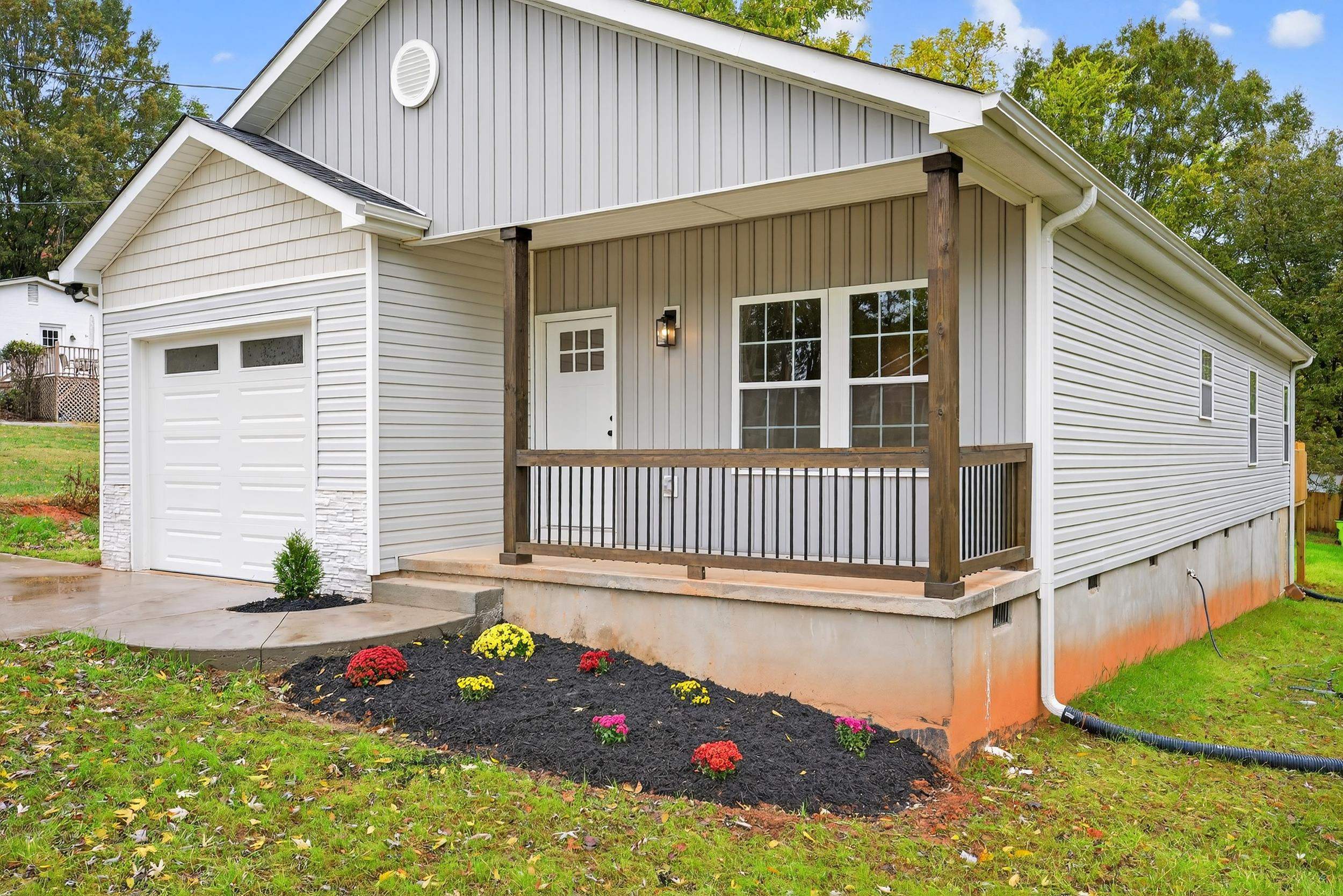 519 South Shamrock Avenue Landrum, SC 29356 - Photo 4 of 30