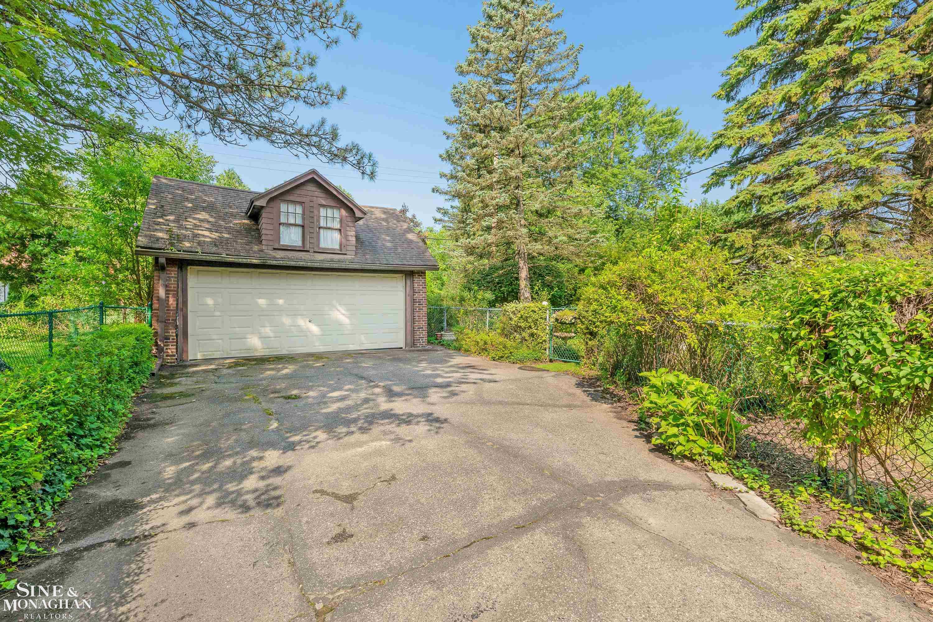 1363 Yorkshire Road Grosse Pointe, MI 48230 - Photo 64 of 67 50154348-efc7112f-44af-4b55-b07b-68df07ab6df2.JPG
