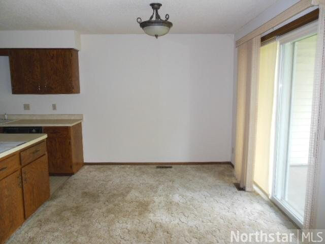 1936 Fox Ridge Drive, Unit 906B West St. Paul, MN 55118 - Photo 8 of 15