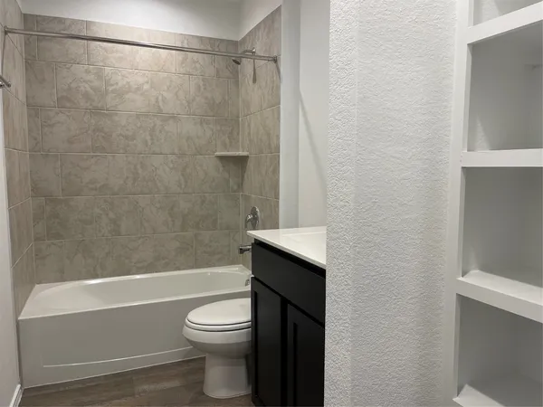 $2,300 | 7423 Audubon Russet Drive, Richmond, TX 77469