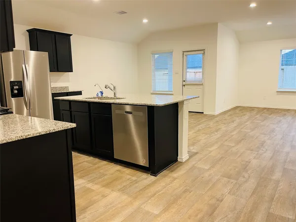 $2,300 | 7423 Audubon Russet Drive, Richmond, TX 77469