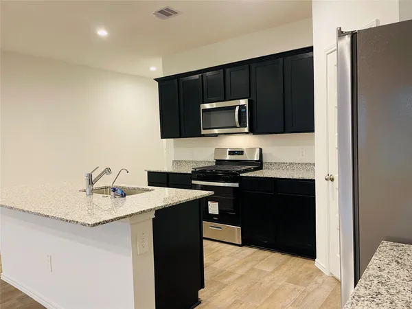 $2,300 | 7423 Audubon Russet Drive, Richmond, TX 77469