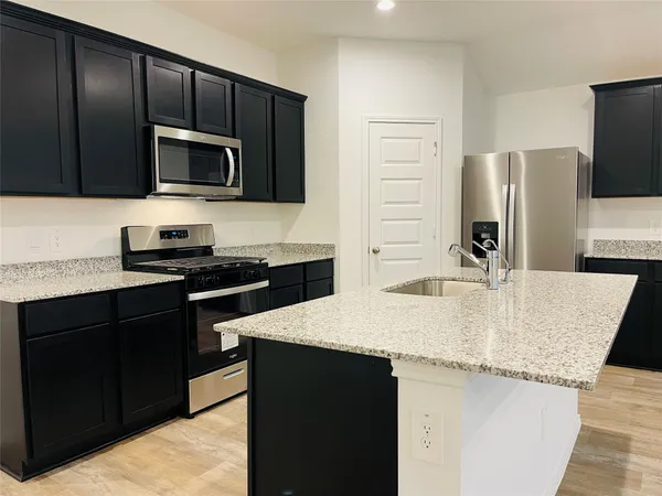 $2,300 | 7423 Audubon Russet Drive, Richmond, TX 77469