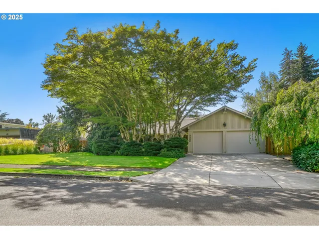 $605,000 | 3360 Buckingham Avenue, Eugene, OR 97401