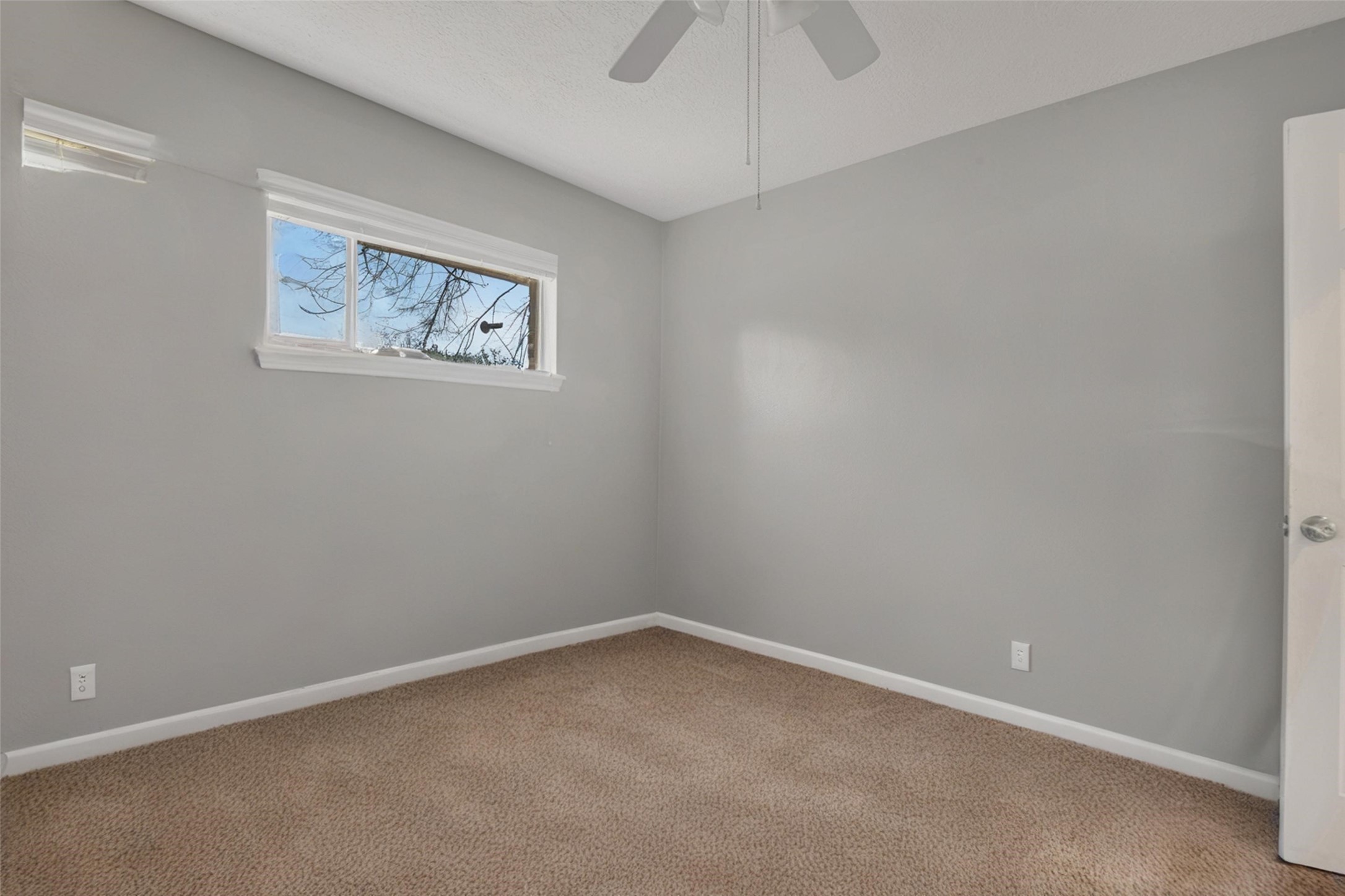 18230 Caprice Lane Houston, TX 77058 - Photo 12 of 34 an empty room with a fan