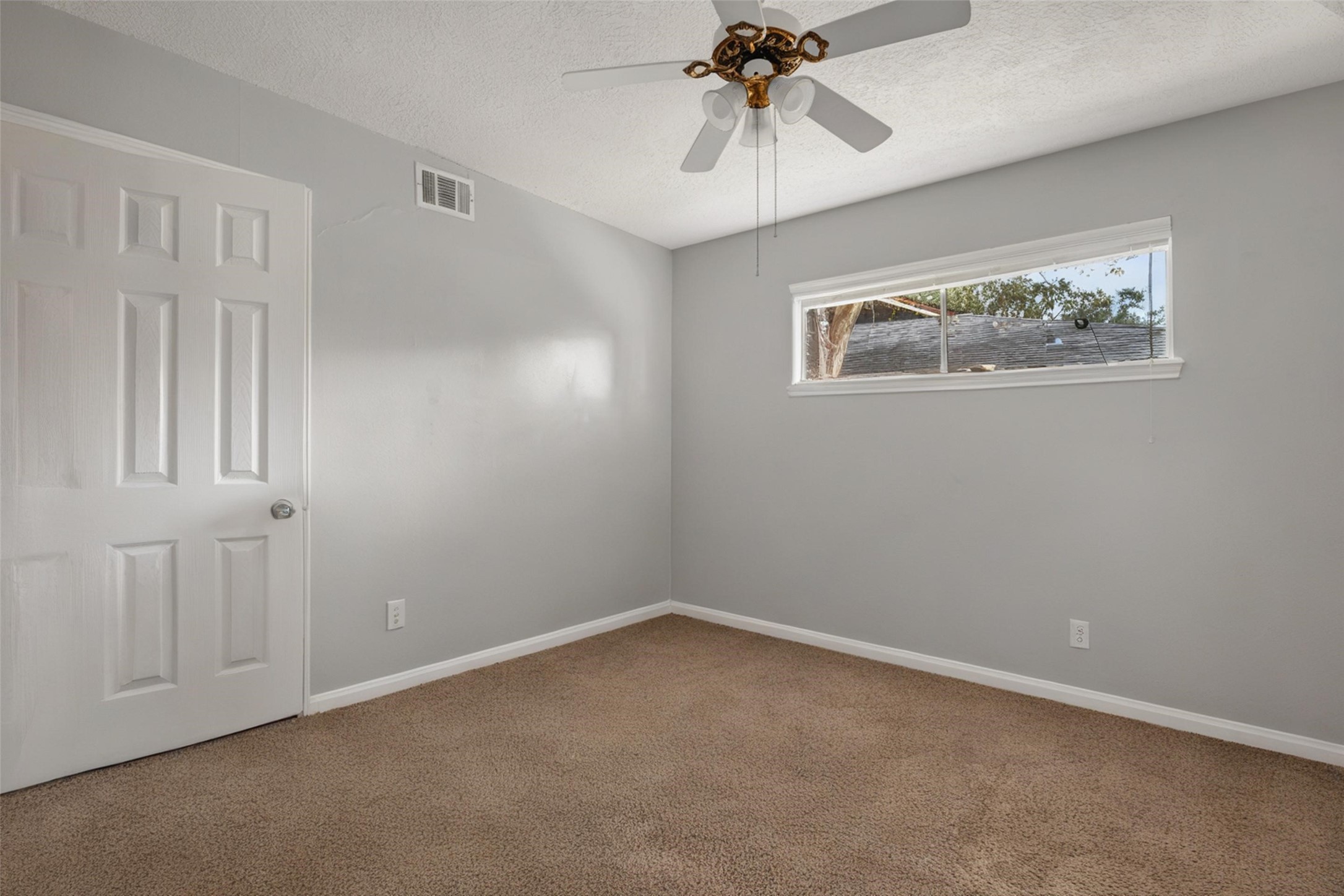 18230 Caprice Lane Houston, TX 77058 - Photo 30 of 34 an empty room with a chandelier fan