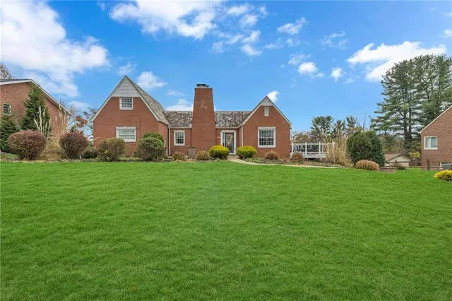 $300,000 | 125 Oakville Road, Beaver Falls, PA 15010