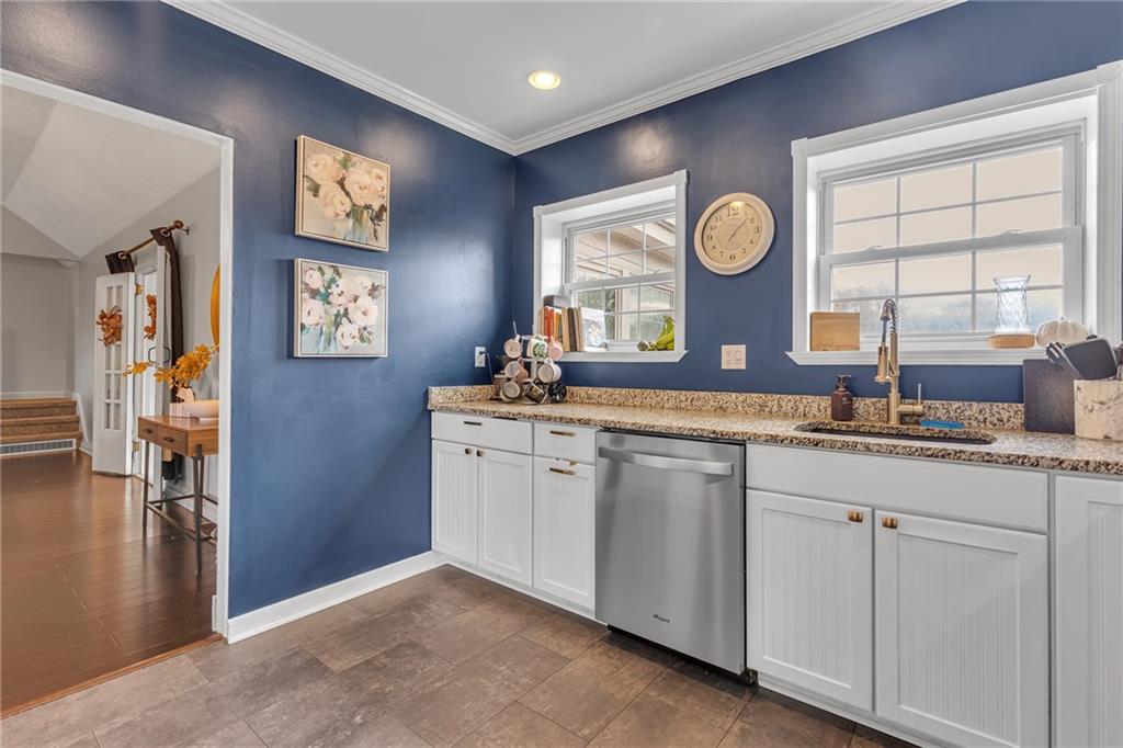 125 Oakville Road Beaver Falls, PA 15010 - Photo 3 of 42