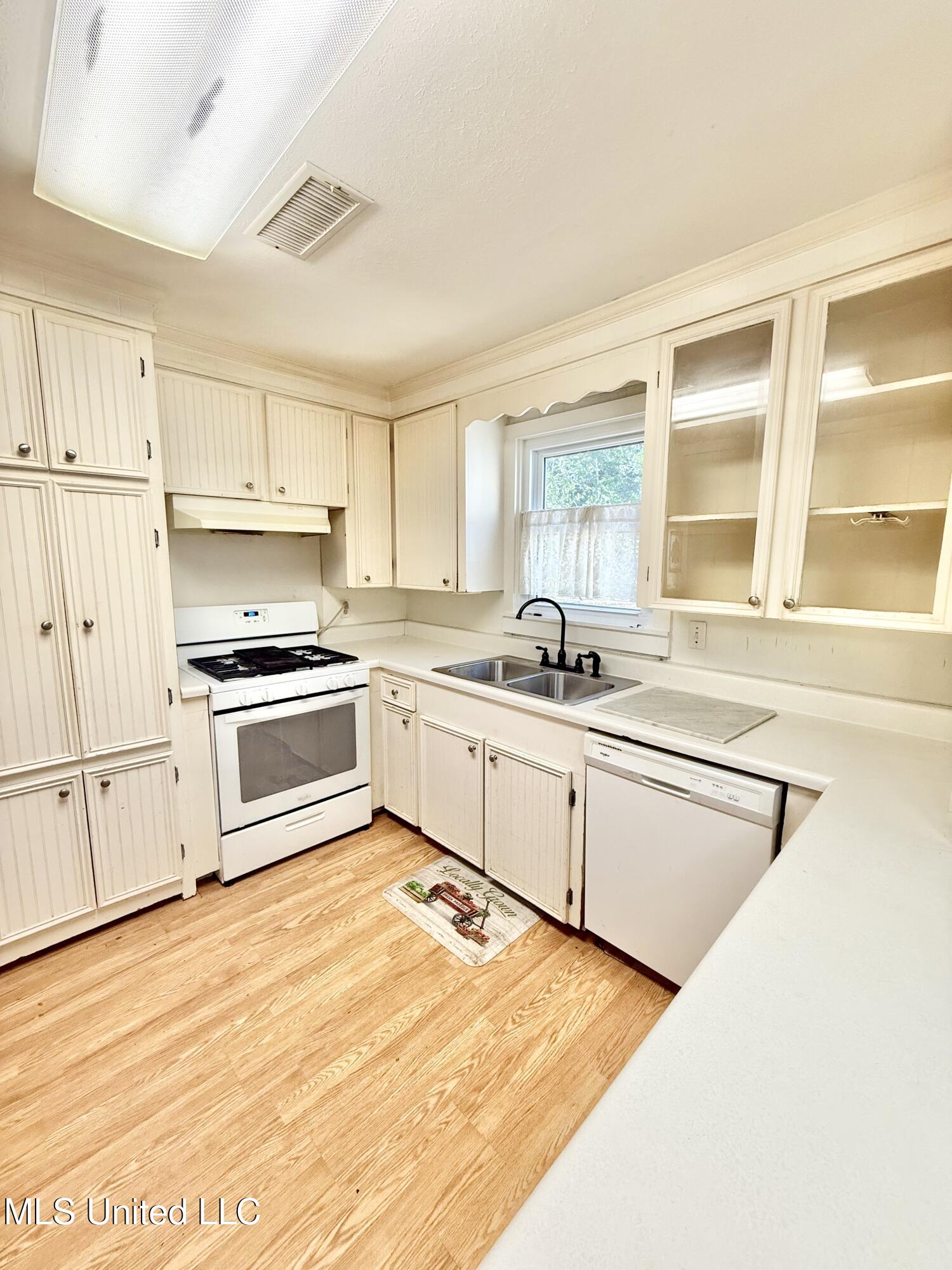 108 Lamar Street Crystal Springs, MS 39059 - Photo 15 of 36 IMG_9348