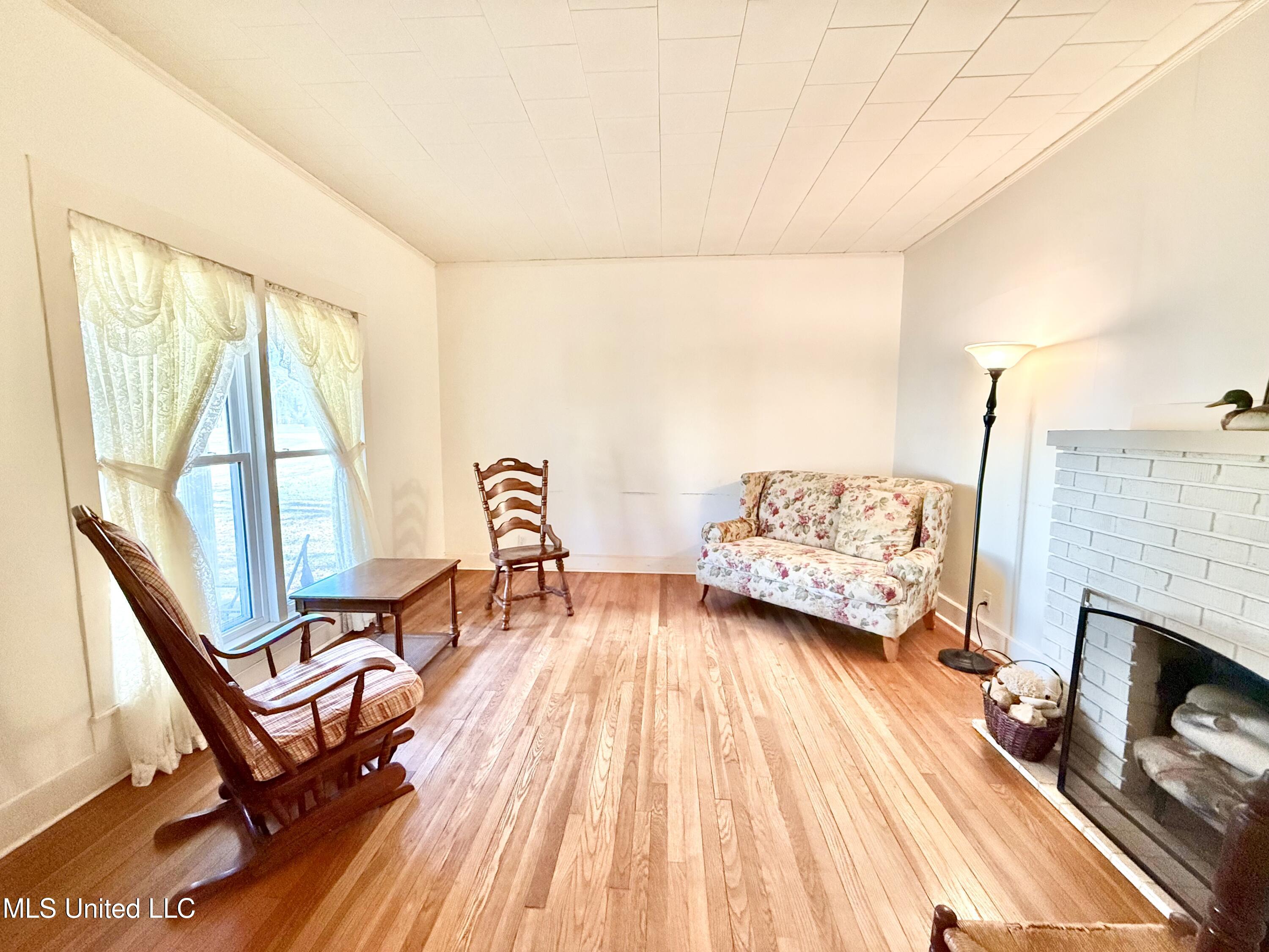 108 Lamar Street Crystal Springs, MS 39059 - Photo 5 of 36 IMG_9329