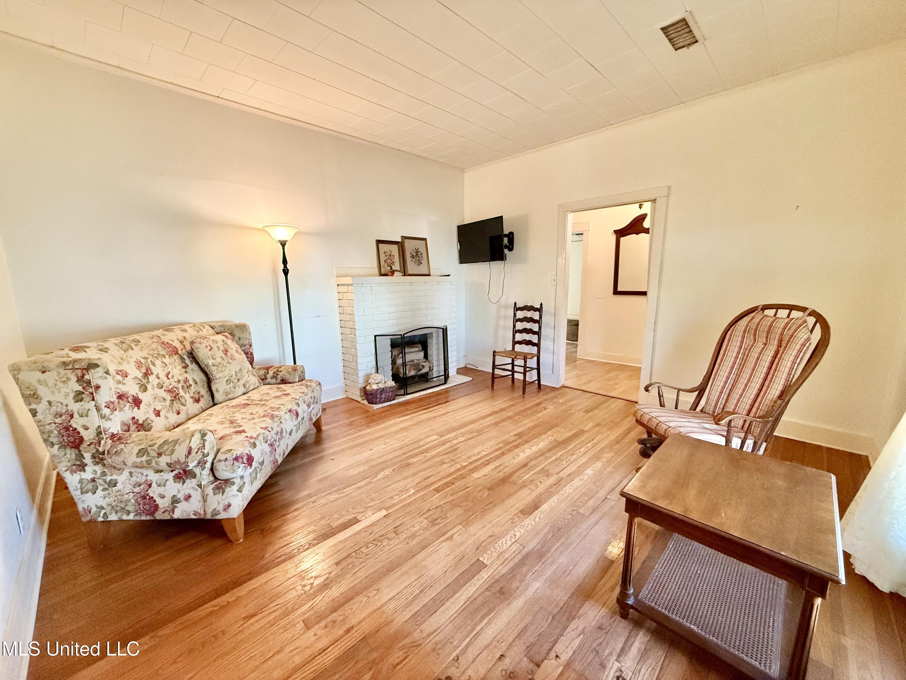 108 Lamar Street Crystal Springs, MS 39059 - Photo 6 of 36 IMG_9330