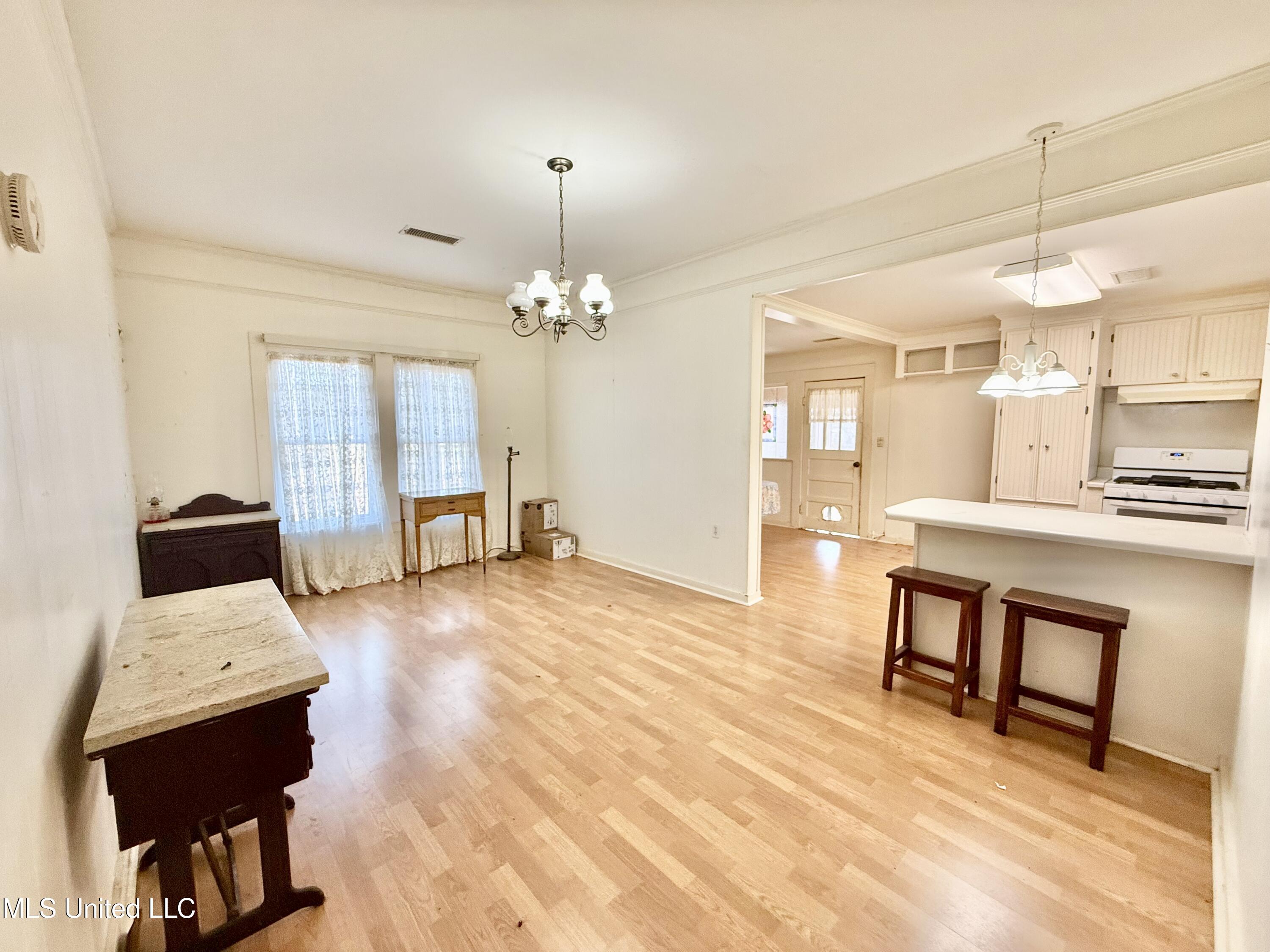 108 Lamar Street Crystal Springs, MS 39059 - Photo 8 of 36 IMG_9681