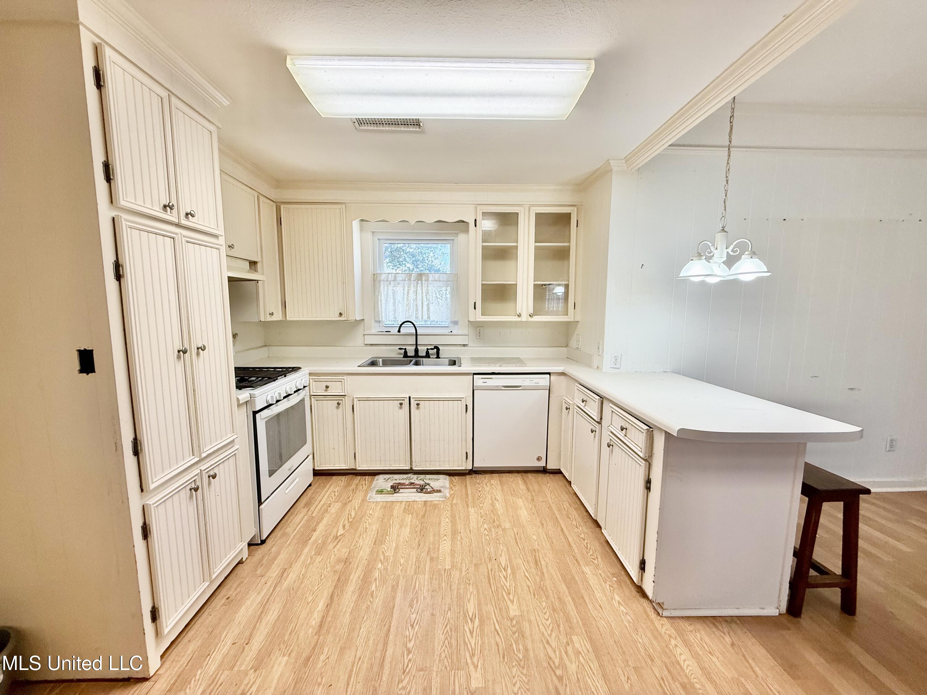 108 Lamar Street Crystal Springs, MS 39059 - Photo 10 of 36 IMG_9337