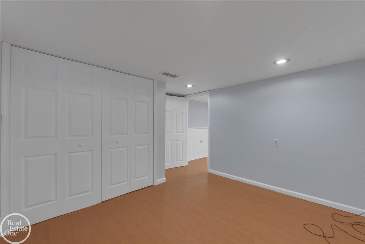 860 Shoreham Road Grosse Pointe Woods, MI 48236 - Photo 28 of 43