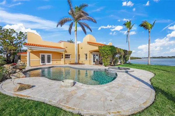 $3,379,000 | 929 Casey Cove Drive, Nokomis, FL 34275