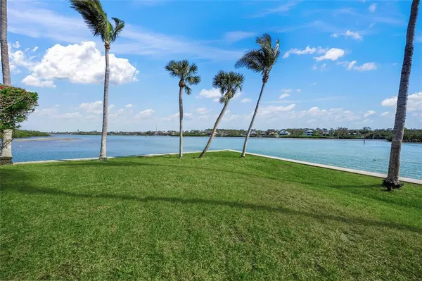 $3,379,000 | 929 Casey Cove Drive, Nokomis, FL 34275