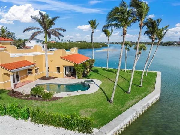 $3,379,000 | 929 Casey Cove Drive, Nokomis, FL 34275
