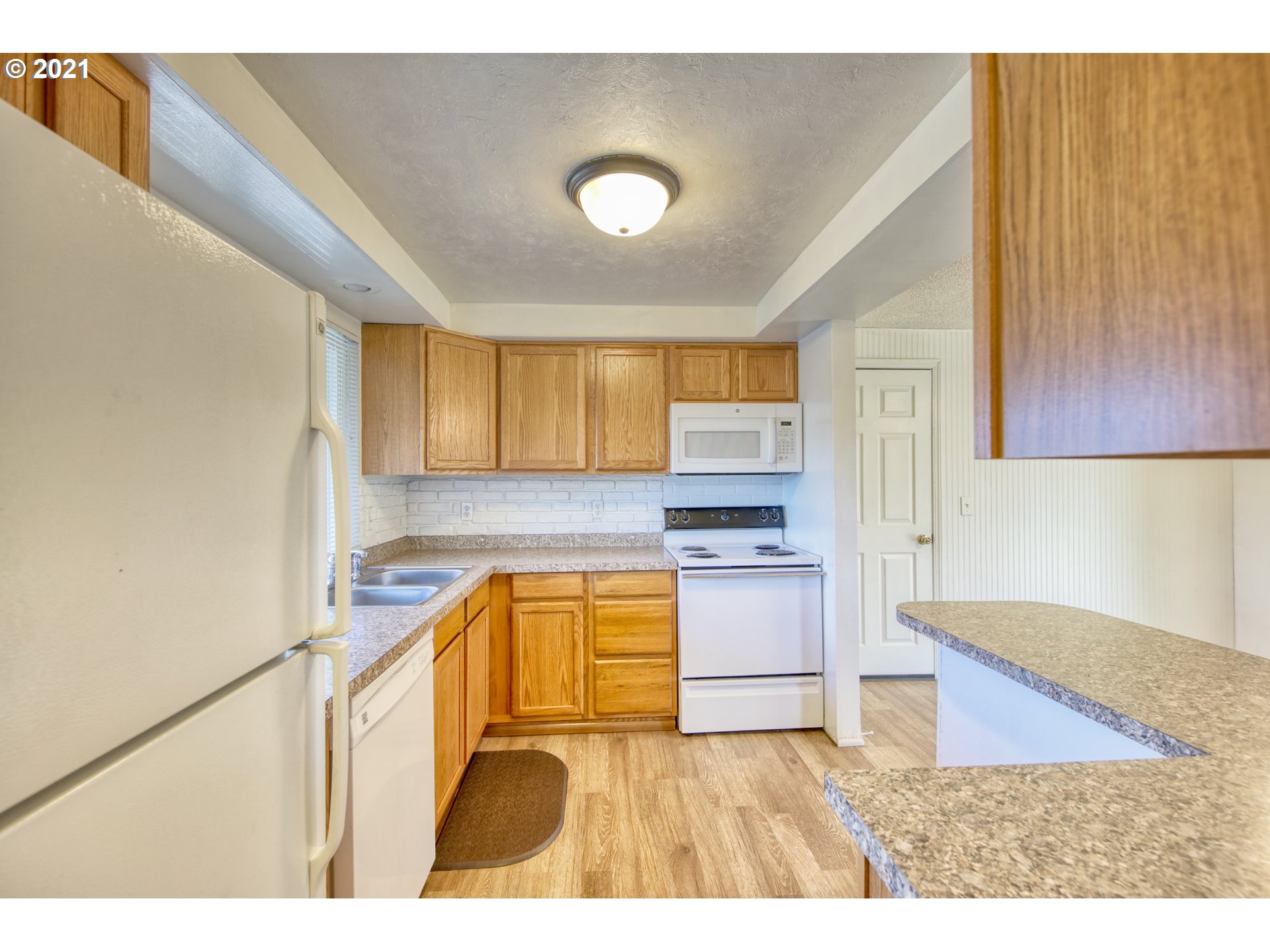 5327 B Street Springfield, OR 97478 - Photo 4 of 30