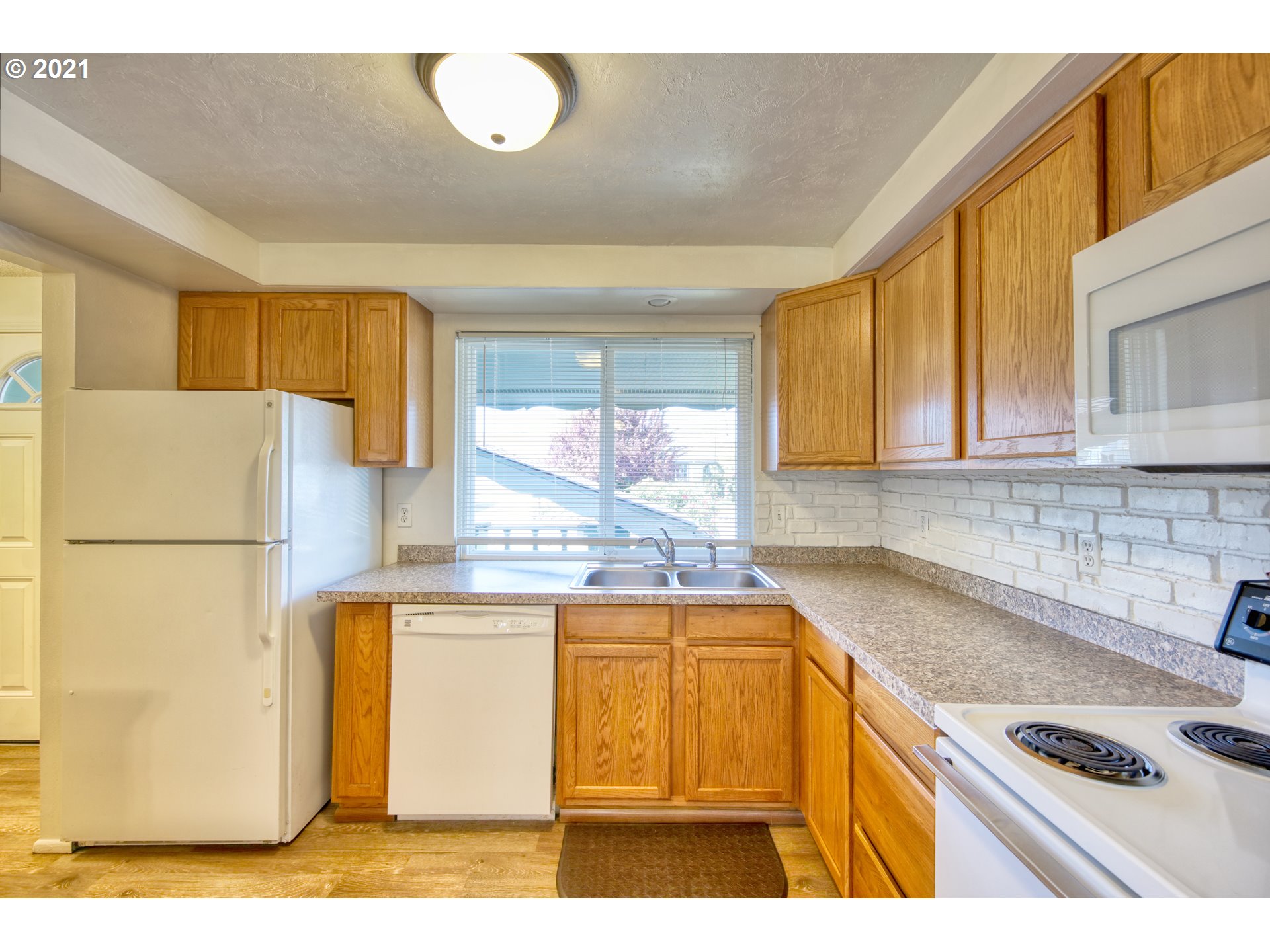 5327 B Street Springfield, OR 97478 - Photo 5 of 30